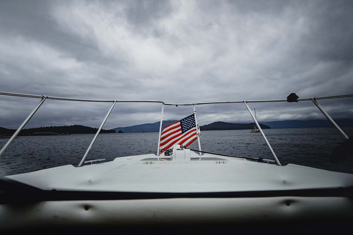 symbol waving flag of U.S.A. boat