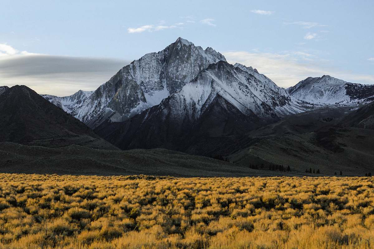 nature photography of a mountain during day time field