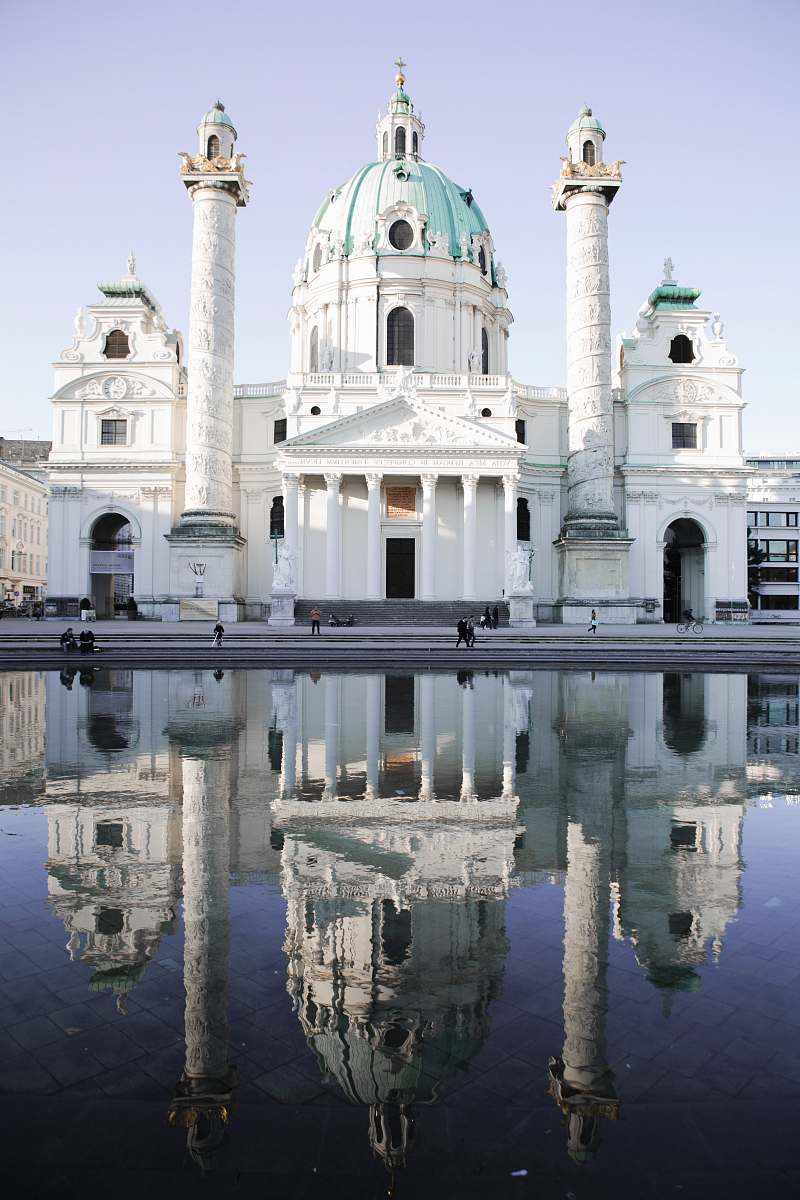 building St. Charles's Church, Vienna dome