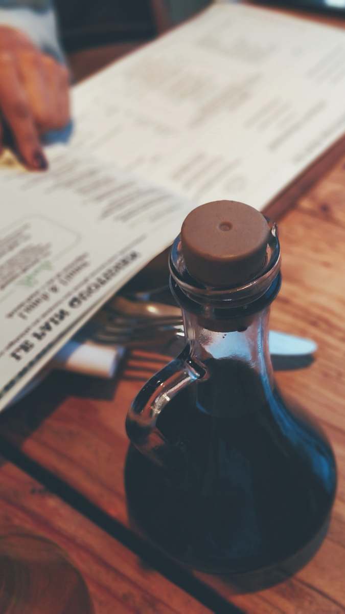 text black liquid filled botlte le pain quotidien