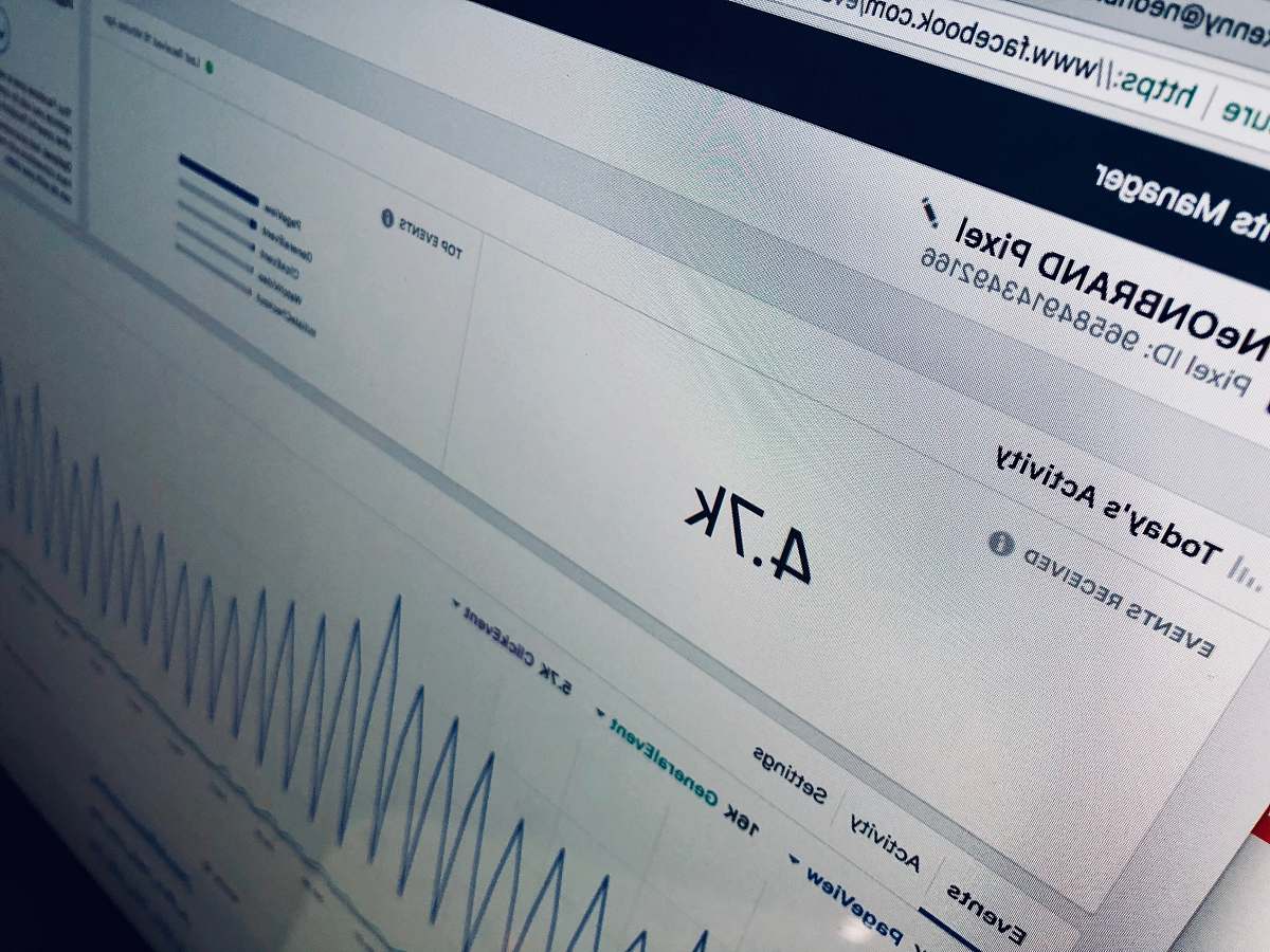 grey computer screen displaying 4.7k neonbrand digital marketing