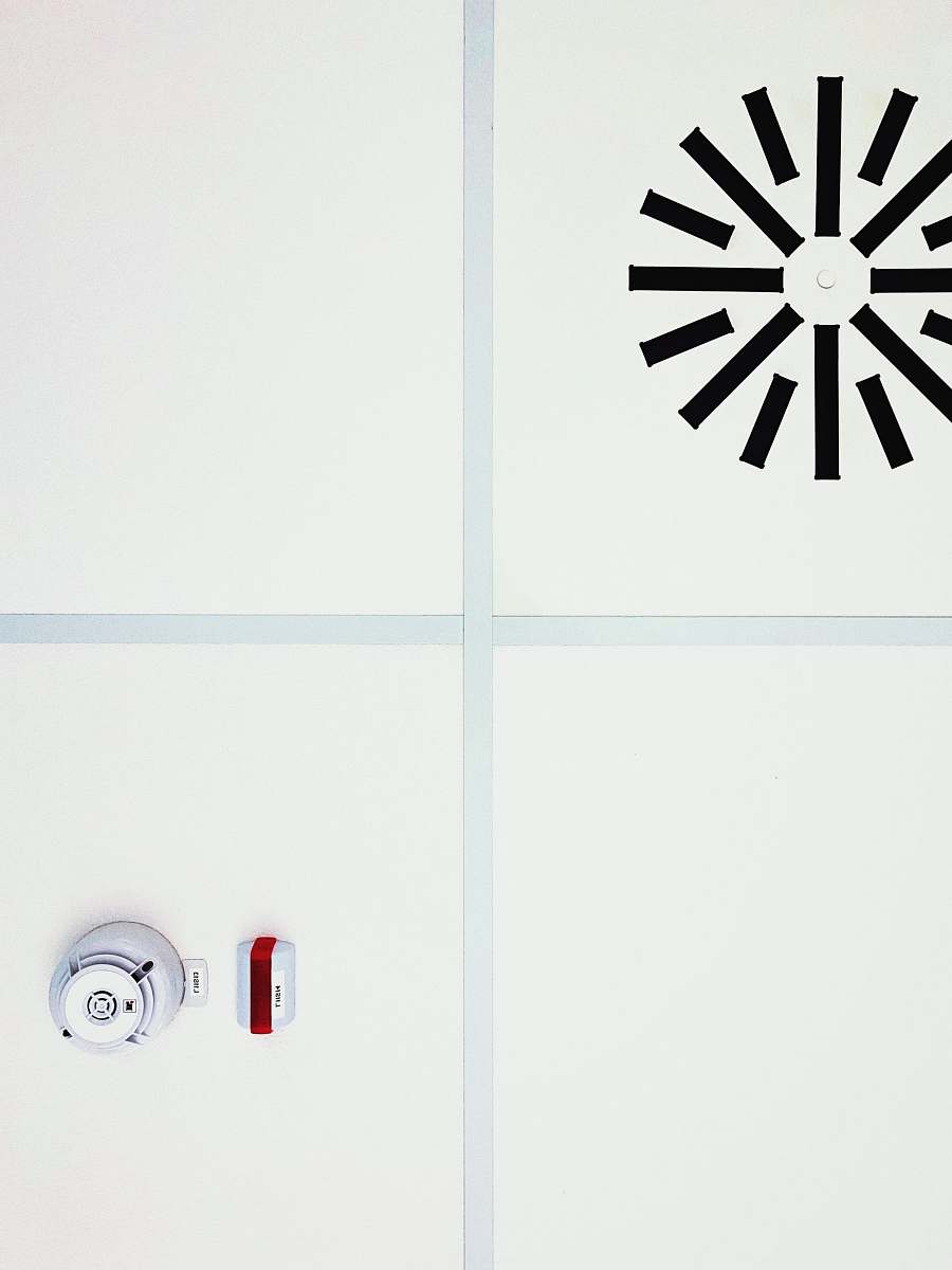 symbol white and red round device 