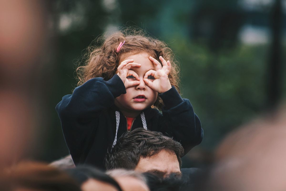 girl making hand gesture on her face