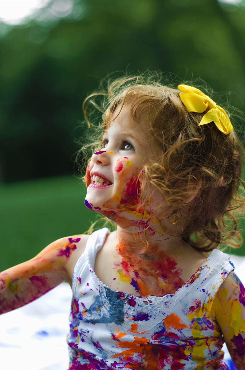 girl with paint of body