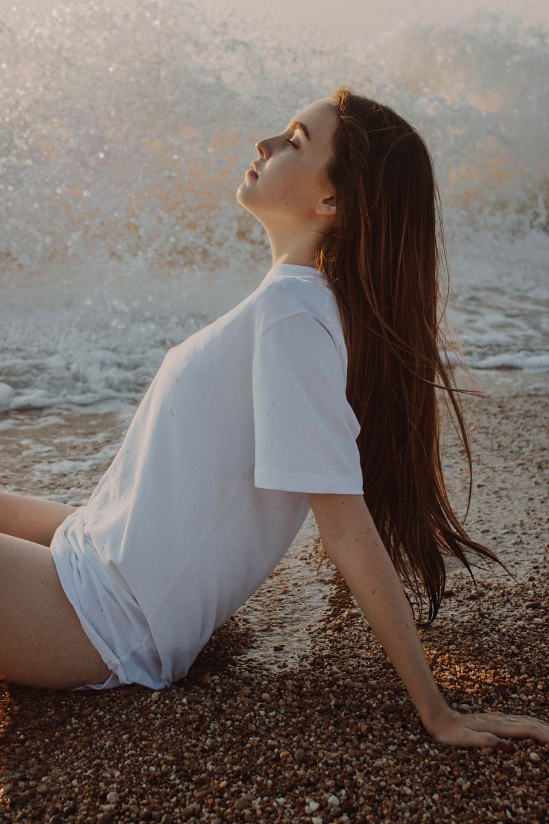 woman wearing white crew-neck t-shirt