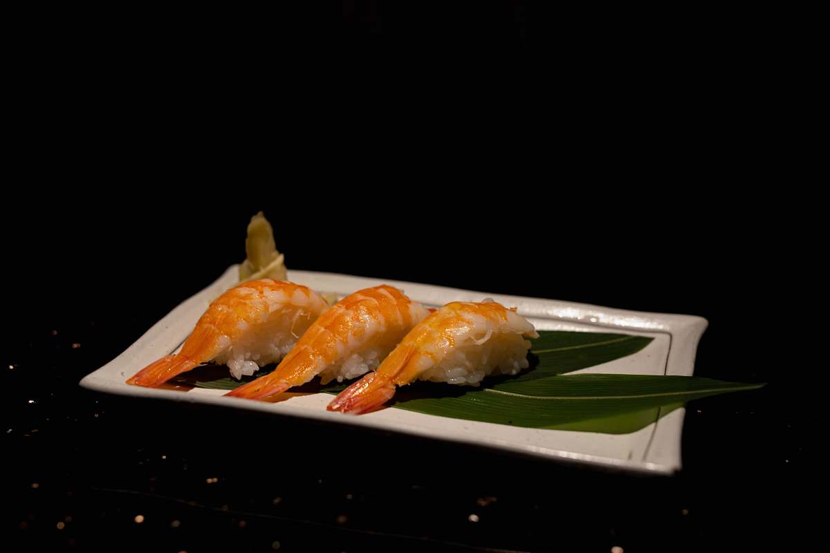 sushi sushi with shrimp on plate brown