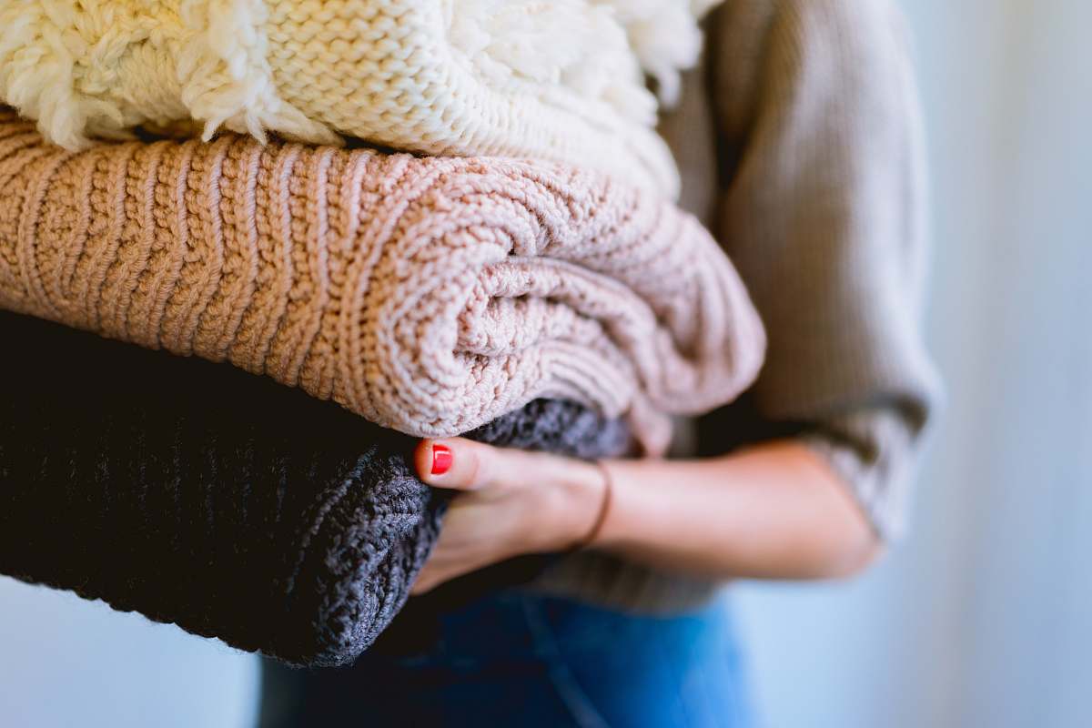cozy person holding knitted textiles lykke
