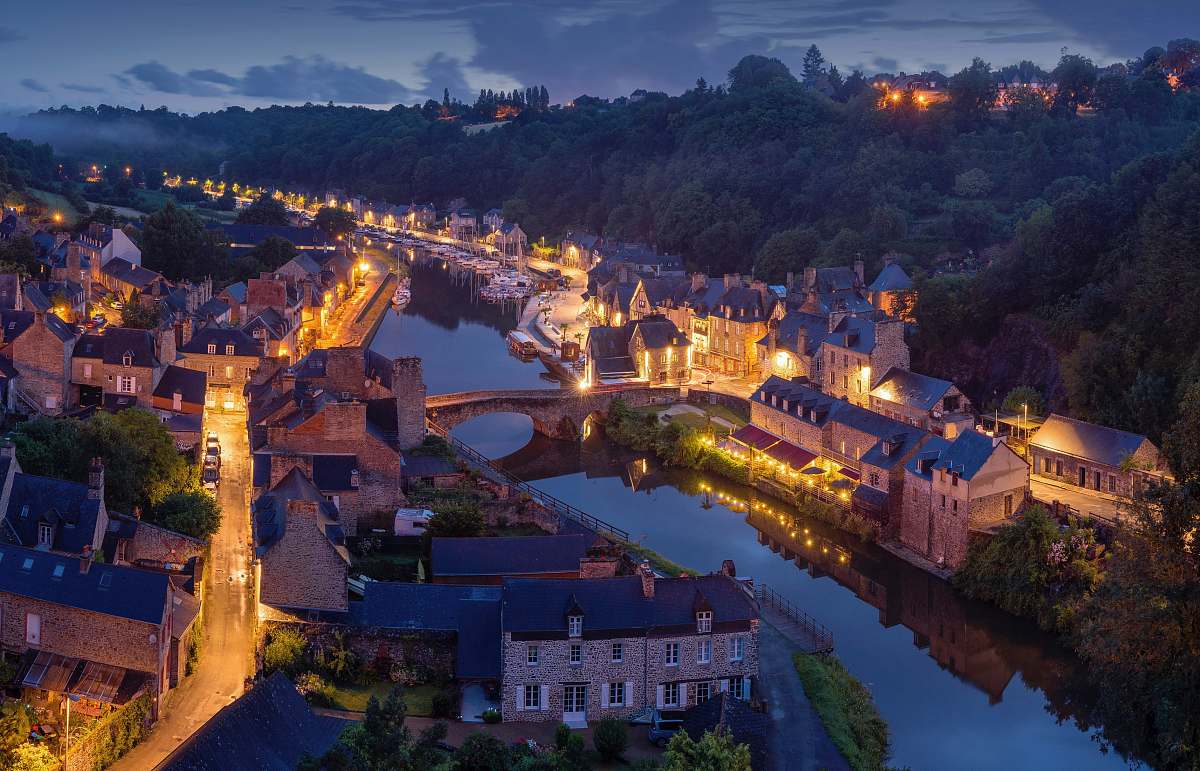 city aerial photography of lighted concrete buildings at night time dinan