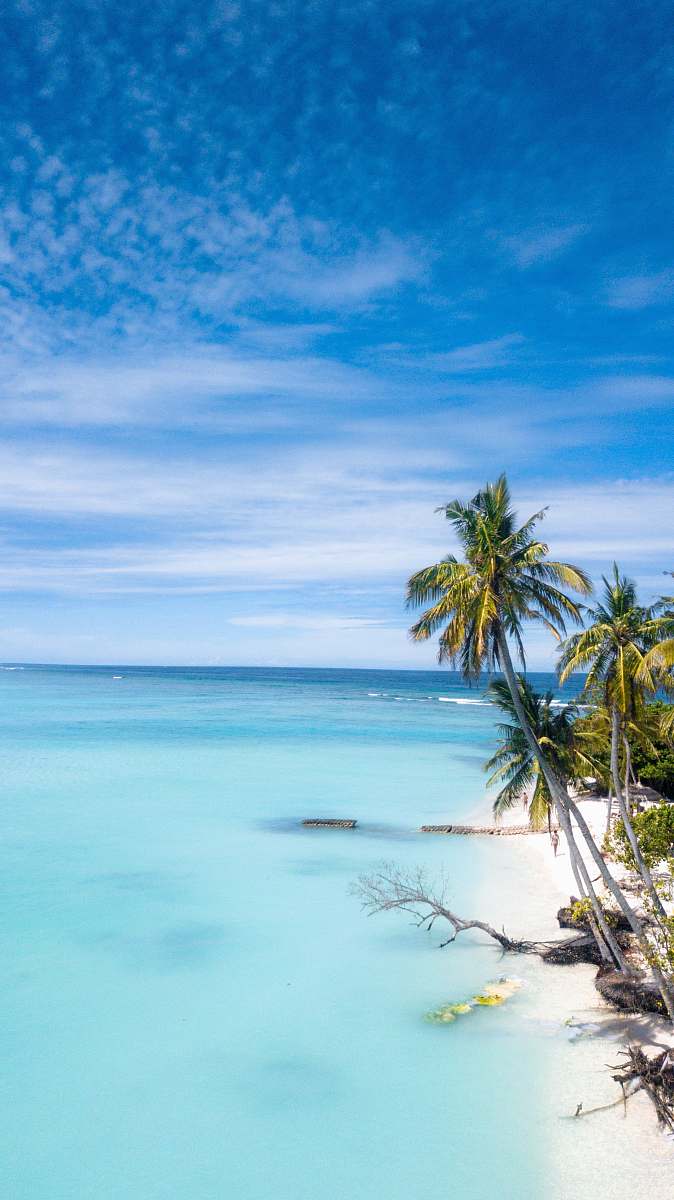 tropical body of water photograph kinān retreat