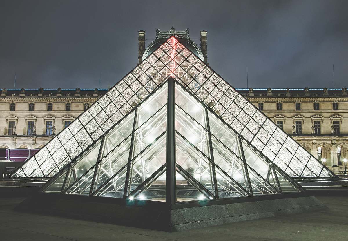paris The Louvre, Paris pyramid