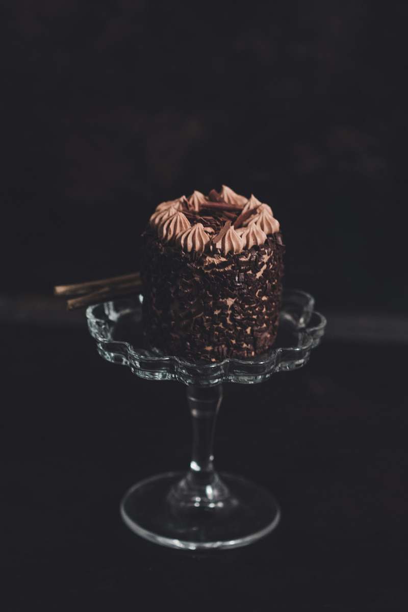glass round chocolate cake goblet