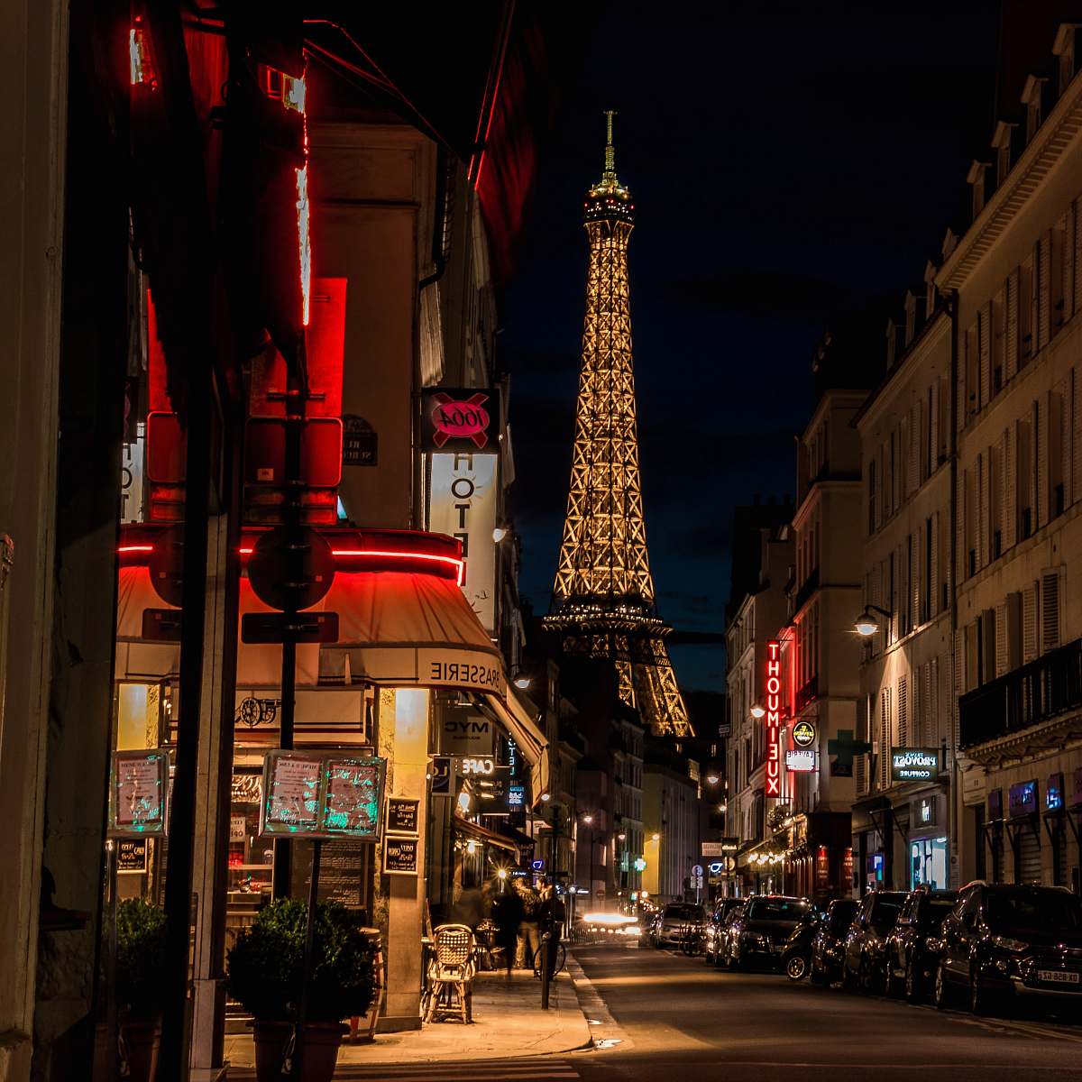 city Eiffel Tower London building