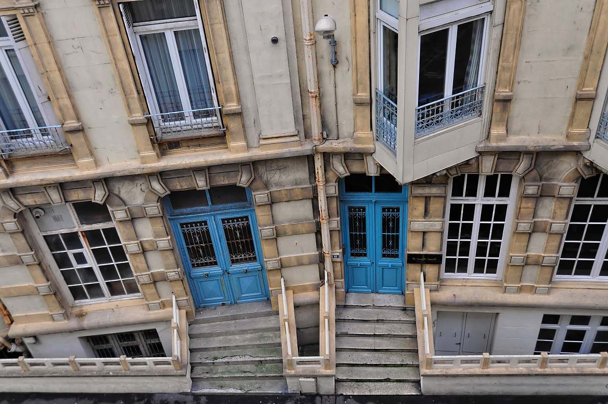 building top view of beige, blue, and brown concrete building at daytime curtain