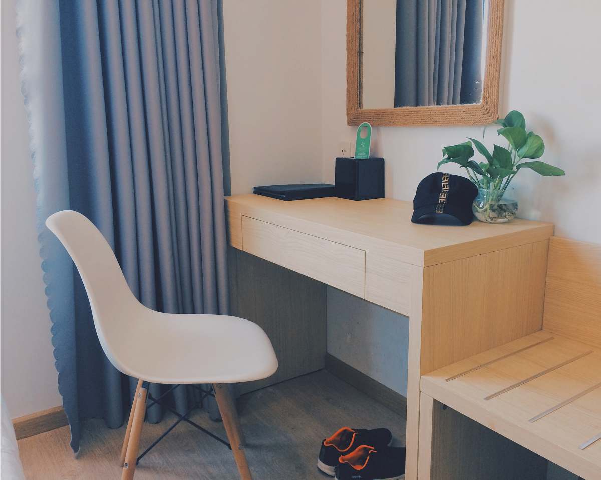 chair shoes under desk desk