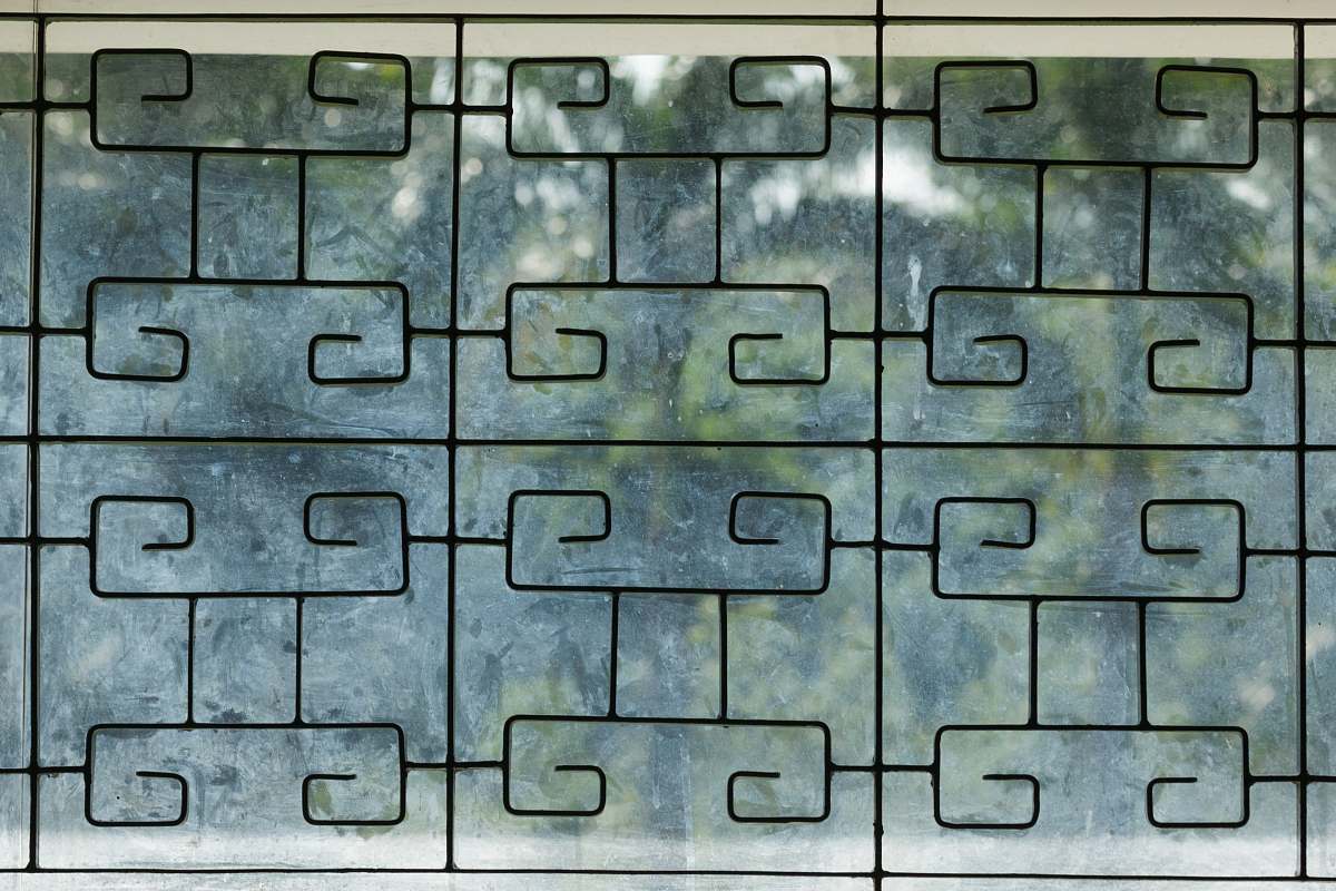 game blue and black glass board reunification palace