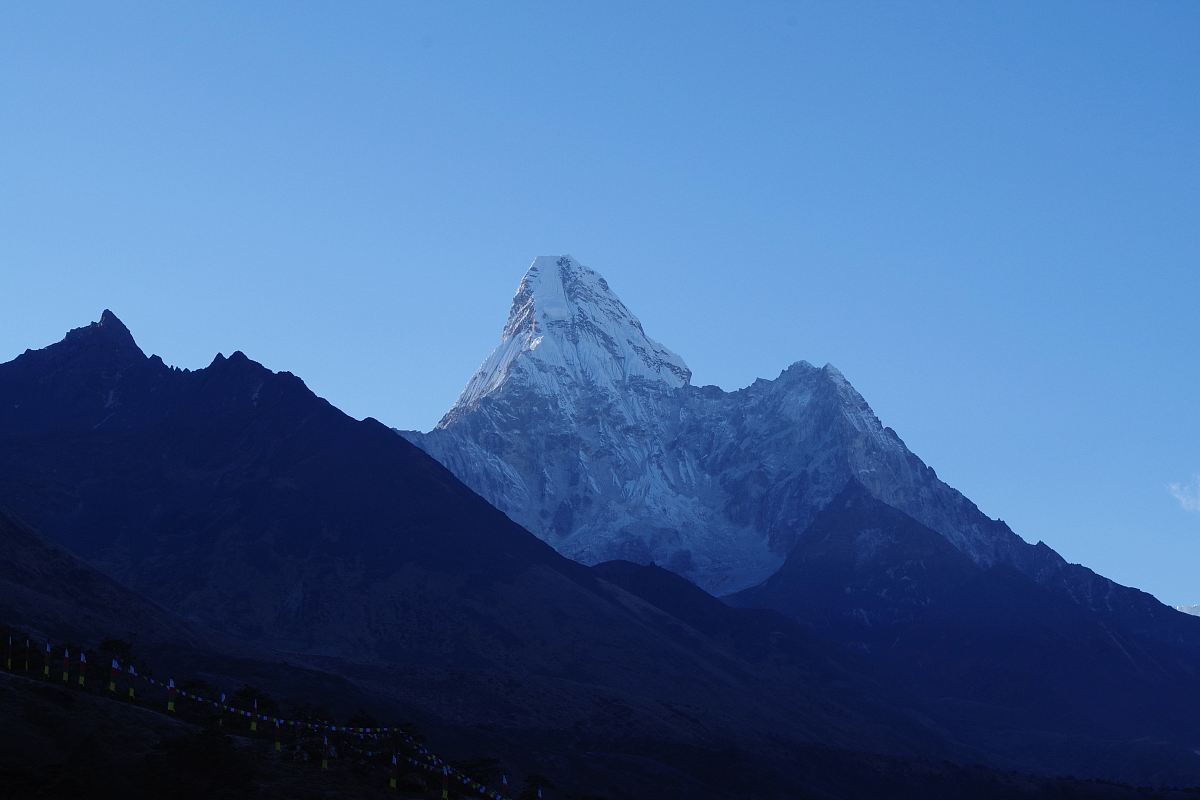 mountain during daytime