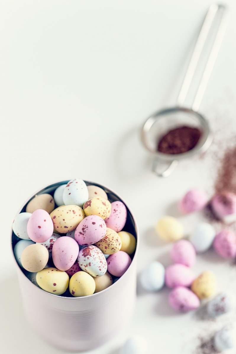 food assorted-color quail eggs on can egg