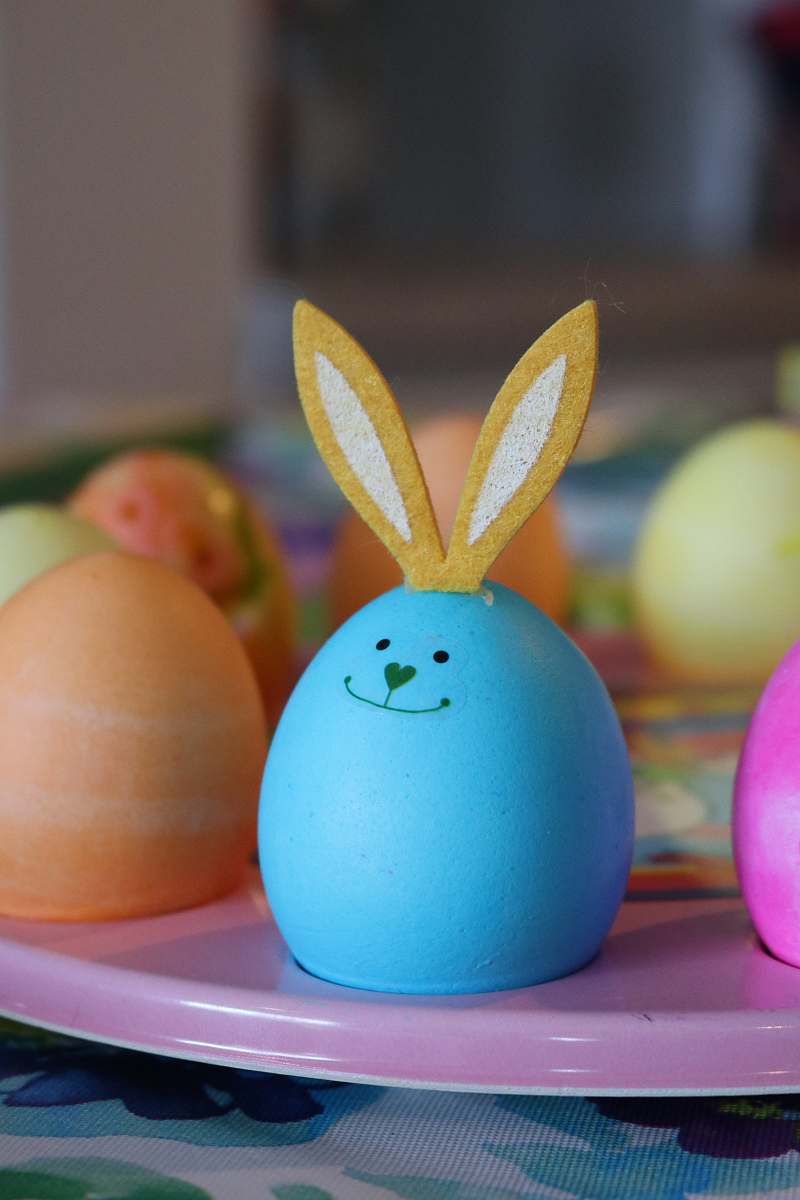 egg easter egg on rack easter egg