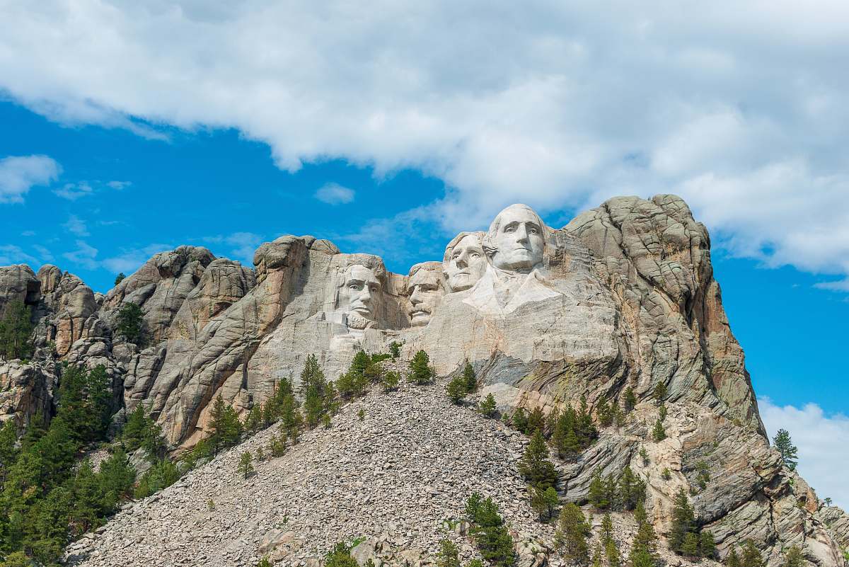 outdoors Mount Rushmore during daytime mount rushmore