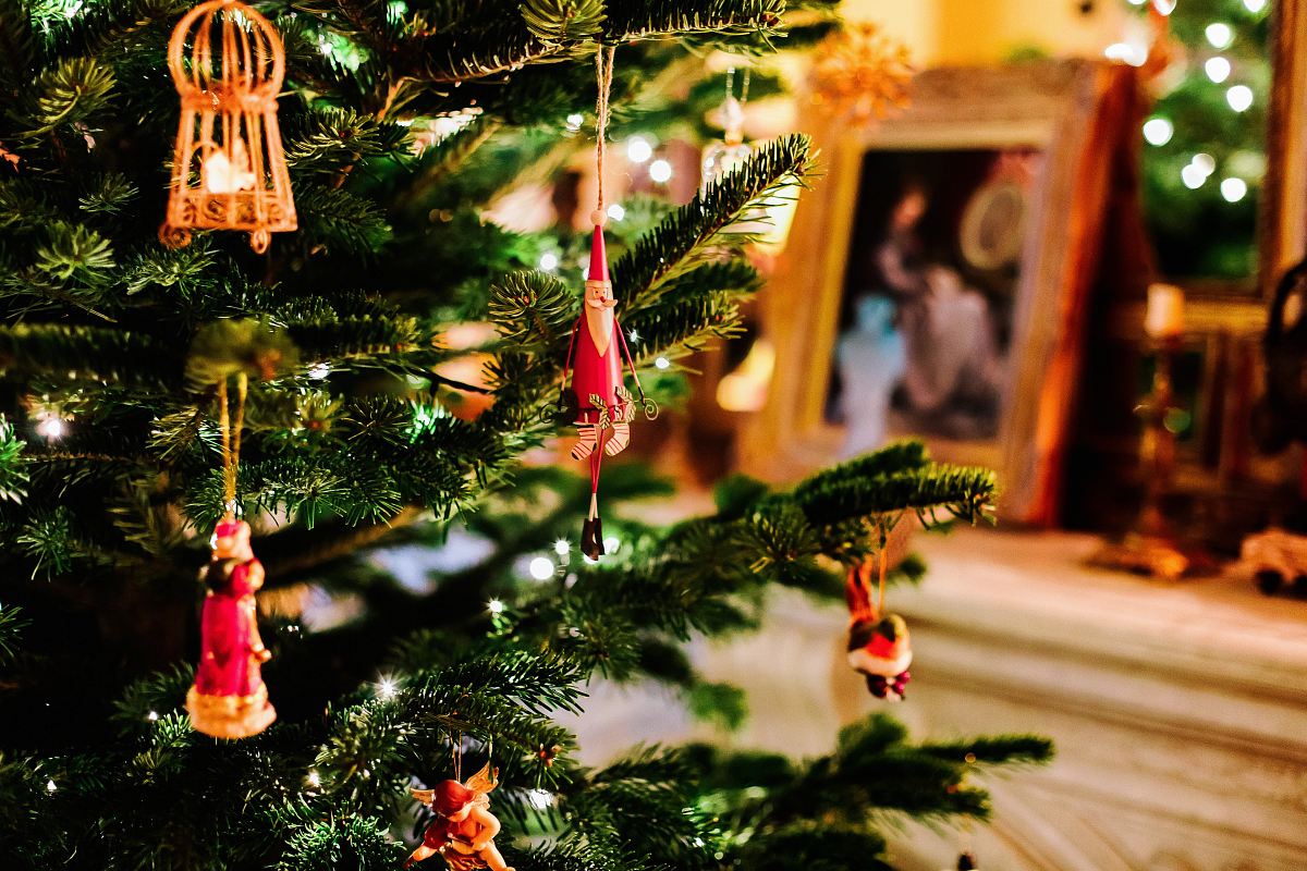 pre-lit Christmas tree