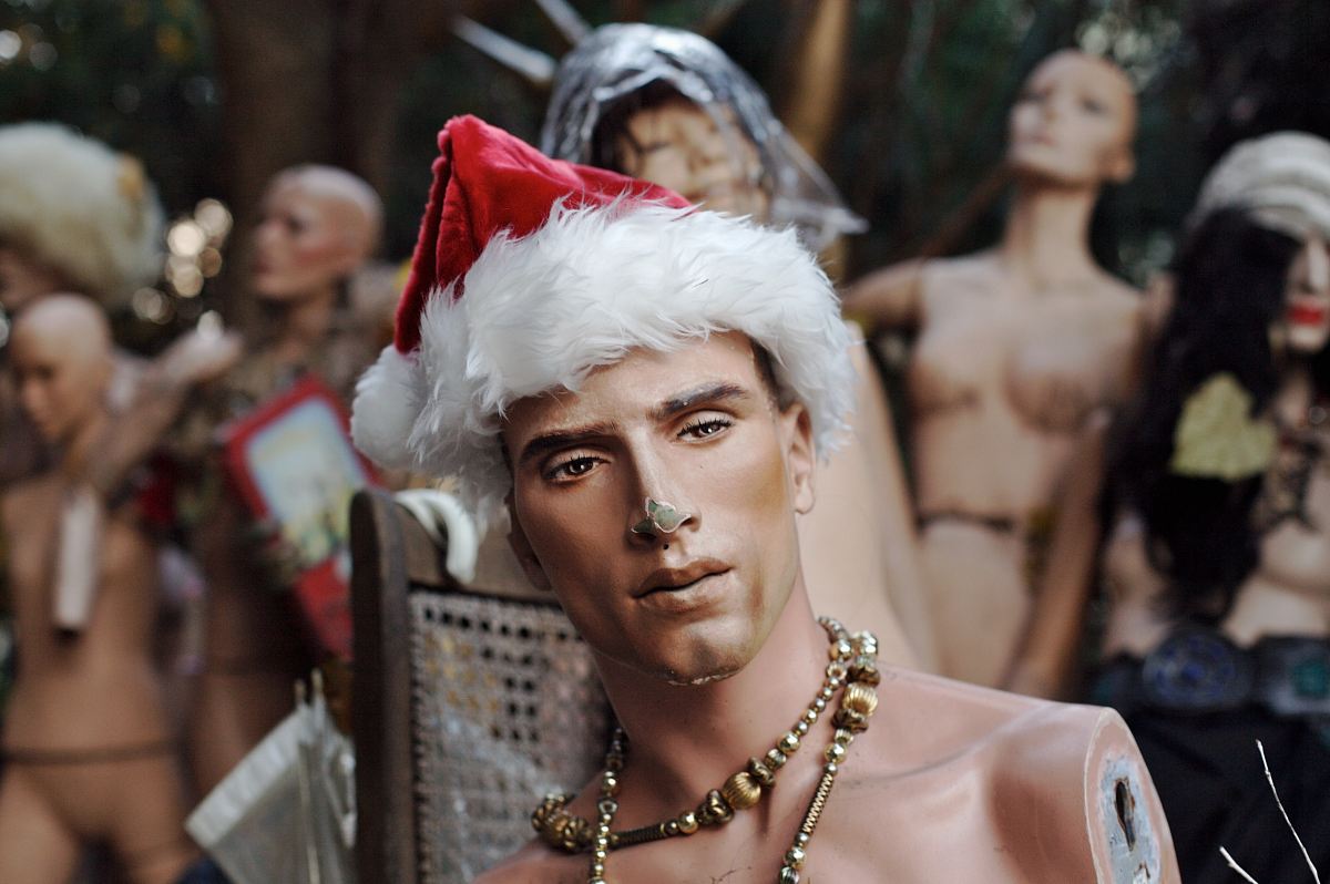 shallow focus photography of mannequin