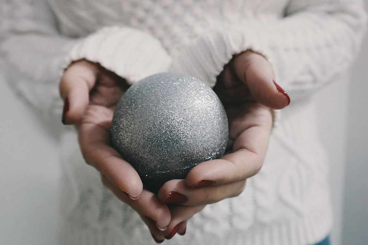 woman holding gray bath bomb