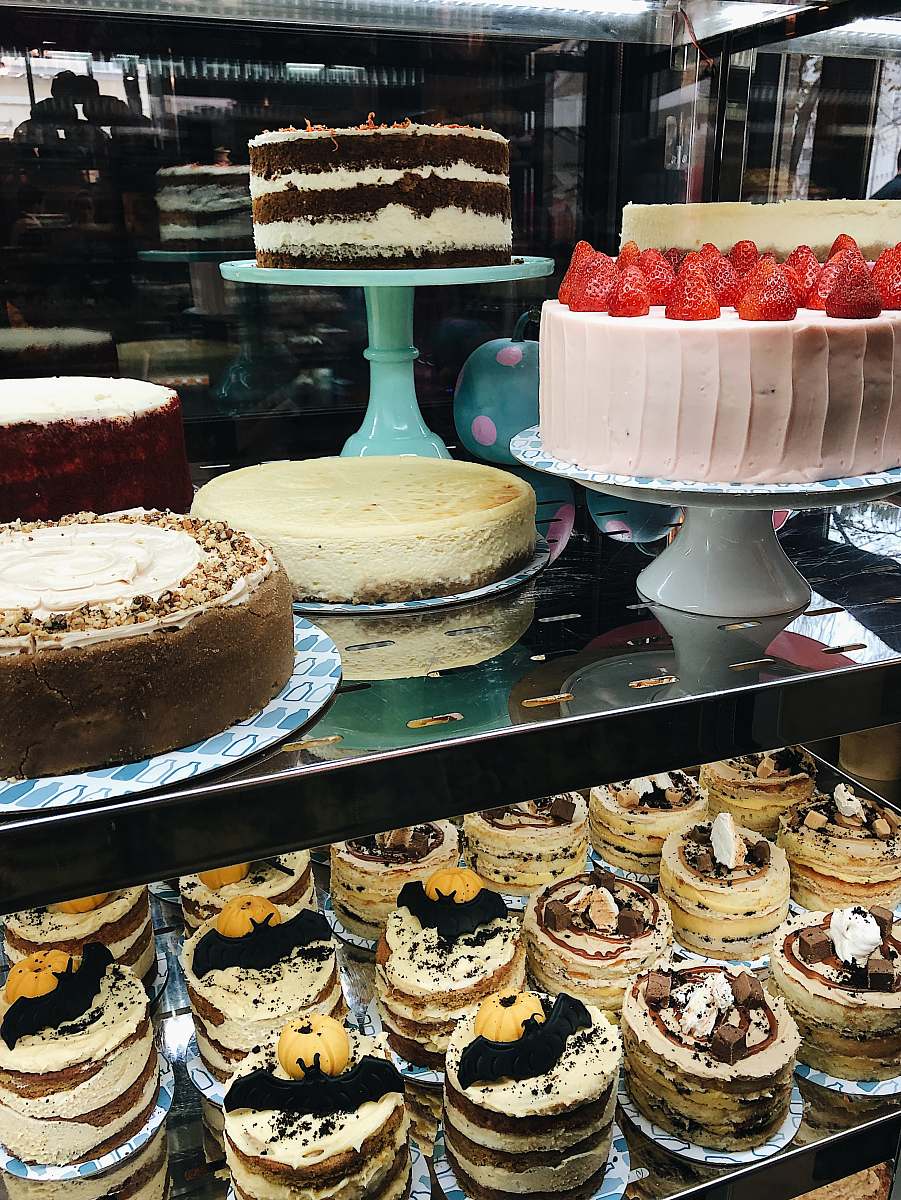 bakery assorted-color cake lot food