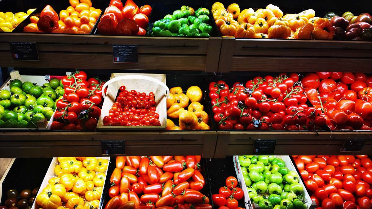 plant assorted fruits on display in shelves grocery store