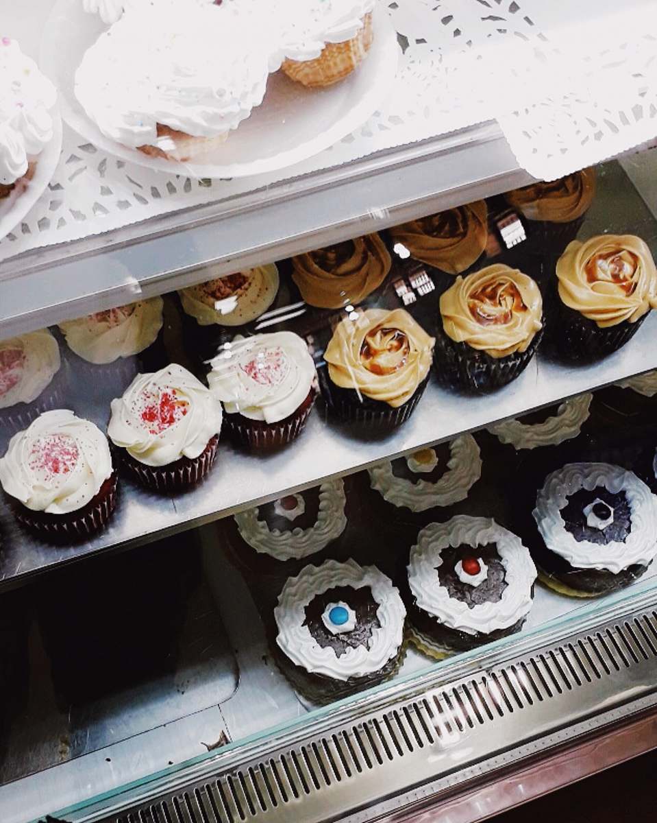 bakery baked cupcake on rack food
