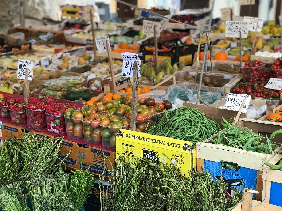 market green vegetables and fruits grocery store