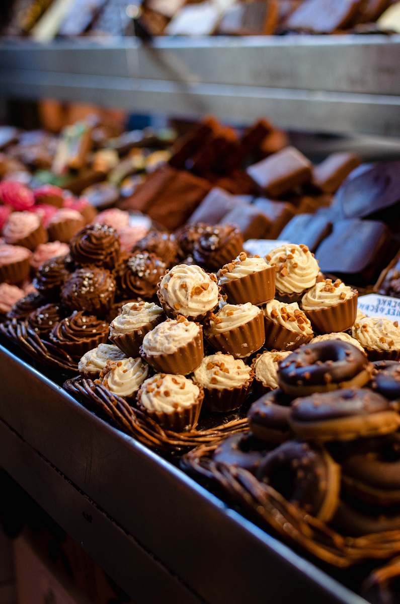 food variety of cupcakes bakery
