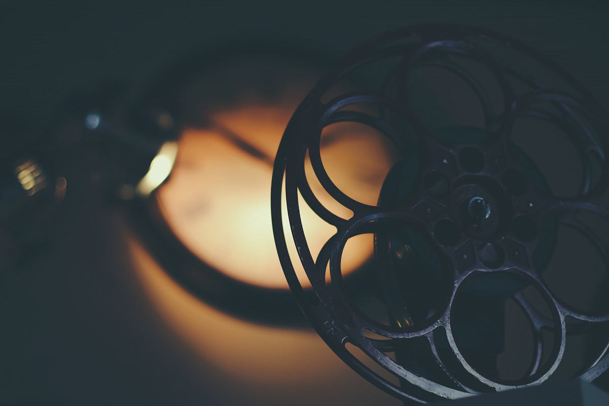 black camera reel player