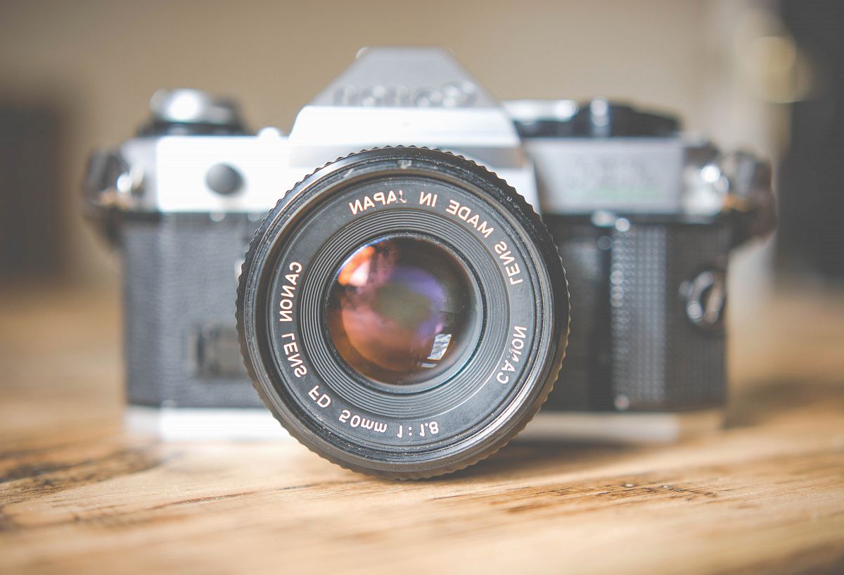 gray and black DSLR camera in shallow focus photography