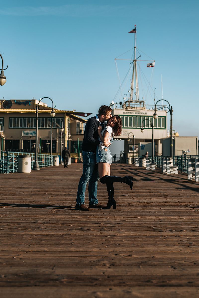 man kissing his girlfriend during daytime