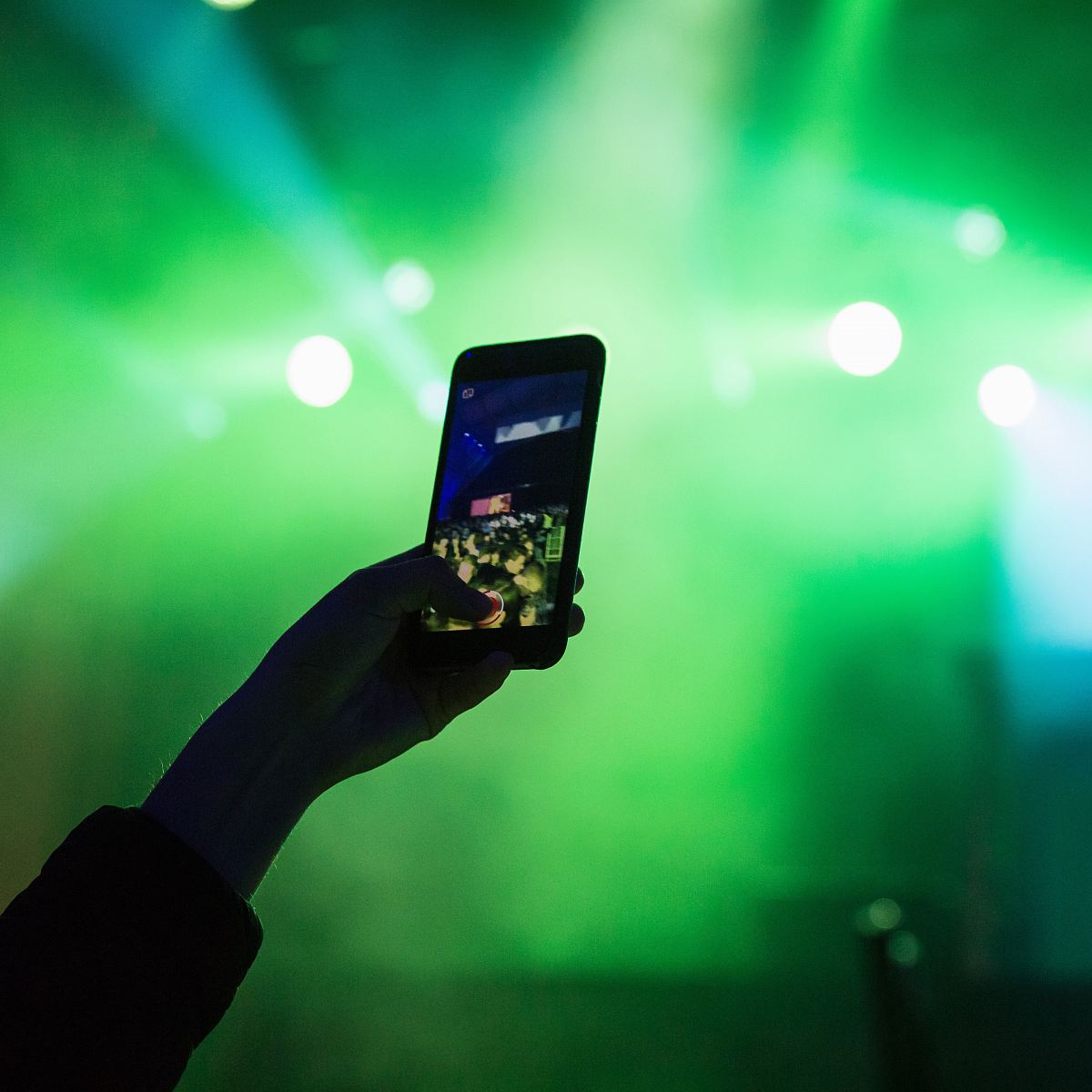 person's hand holding turned-on smartphone