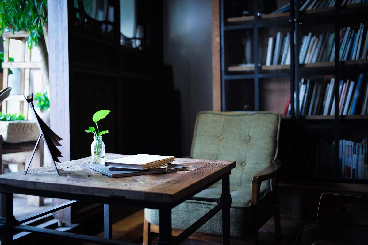flora photo of green padded chair near brown wooden table jar