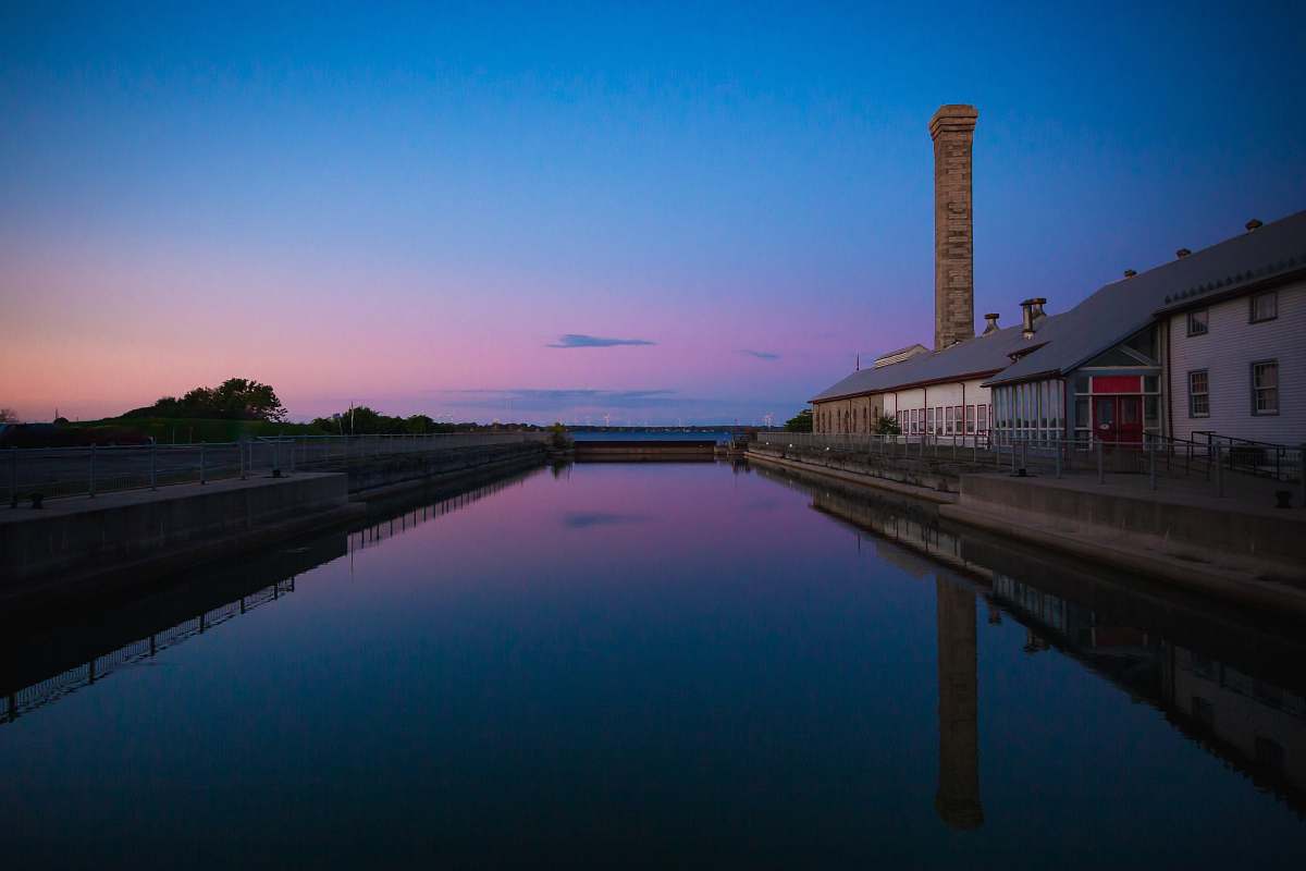 building white house and body of water architecture