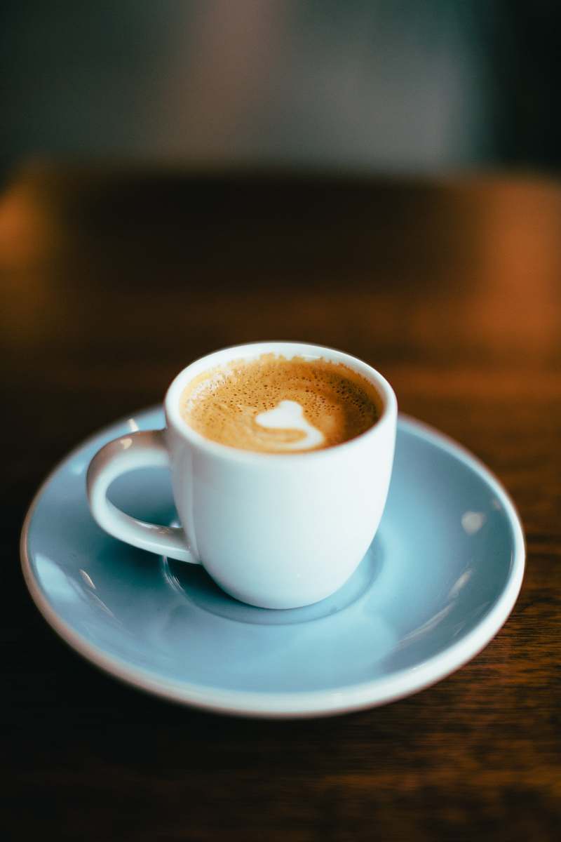 coffee selective focus photography of latte in teacup coffee cup