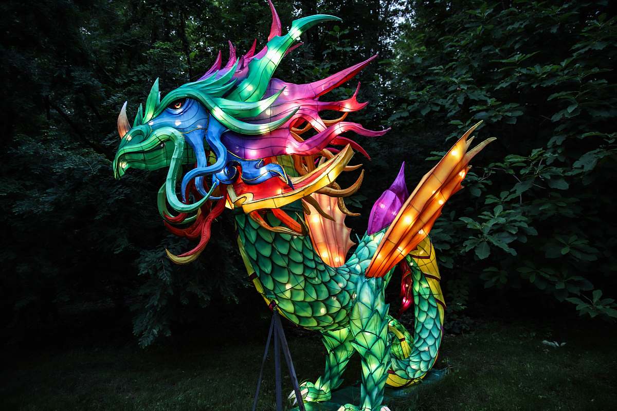 festival inflatable dragon crowd