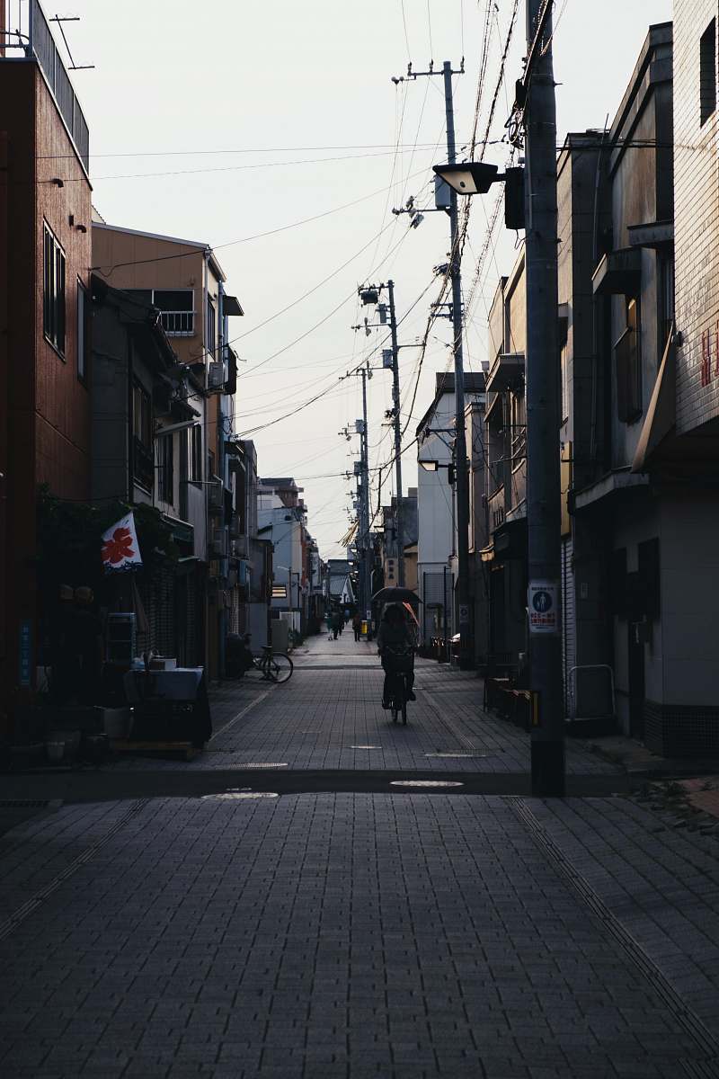 road people on pathwayt town