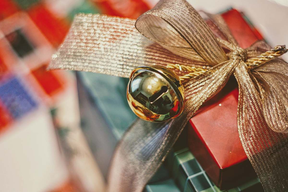 gift red and gold gift box closeup photography bell