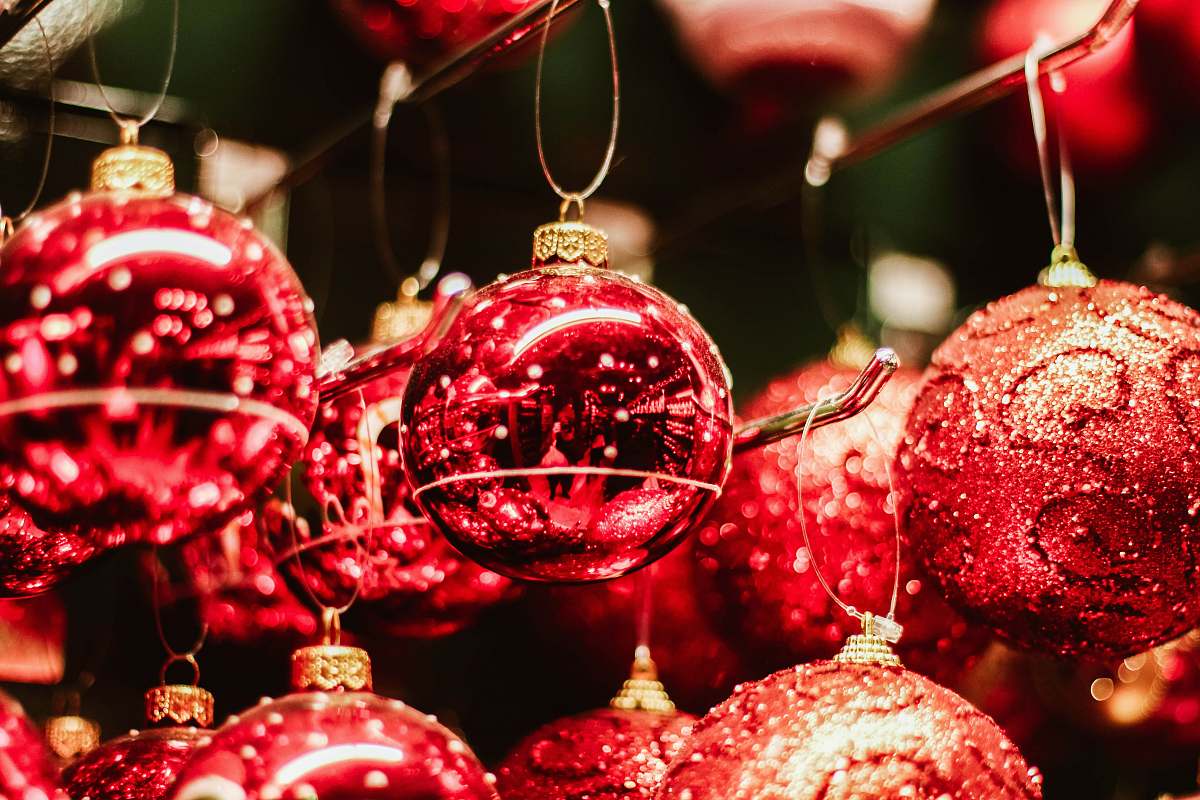 ornament shallow focus photography of red baubles york