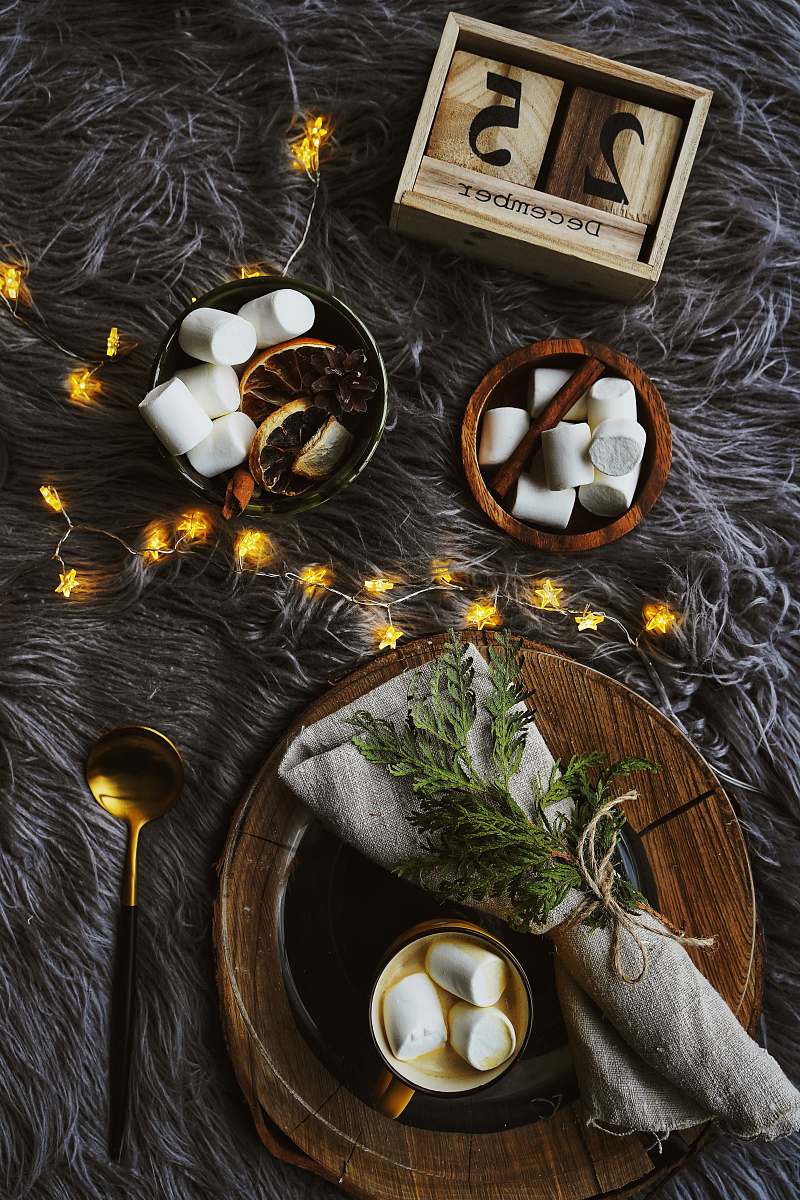 sweets white marshmallows on plate and bowl food