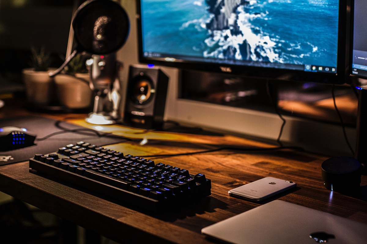 keyboard black corded gaming computer keyboard and flat screen monitor screen