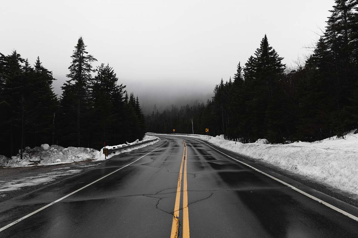 freeway road during daytime highway
