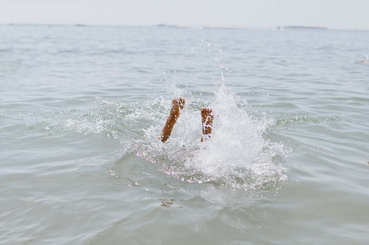 sports person on ocedan water