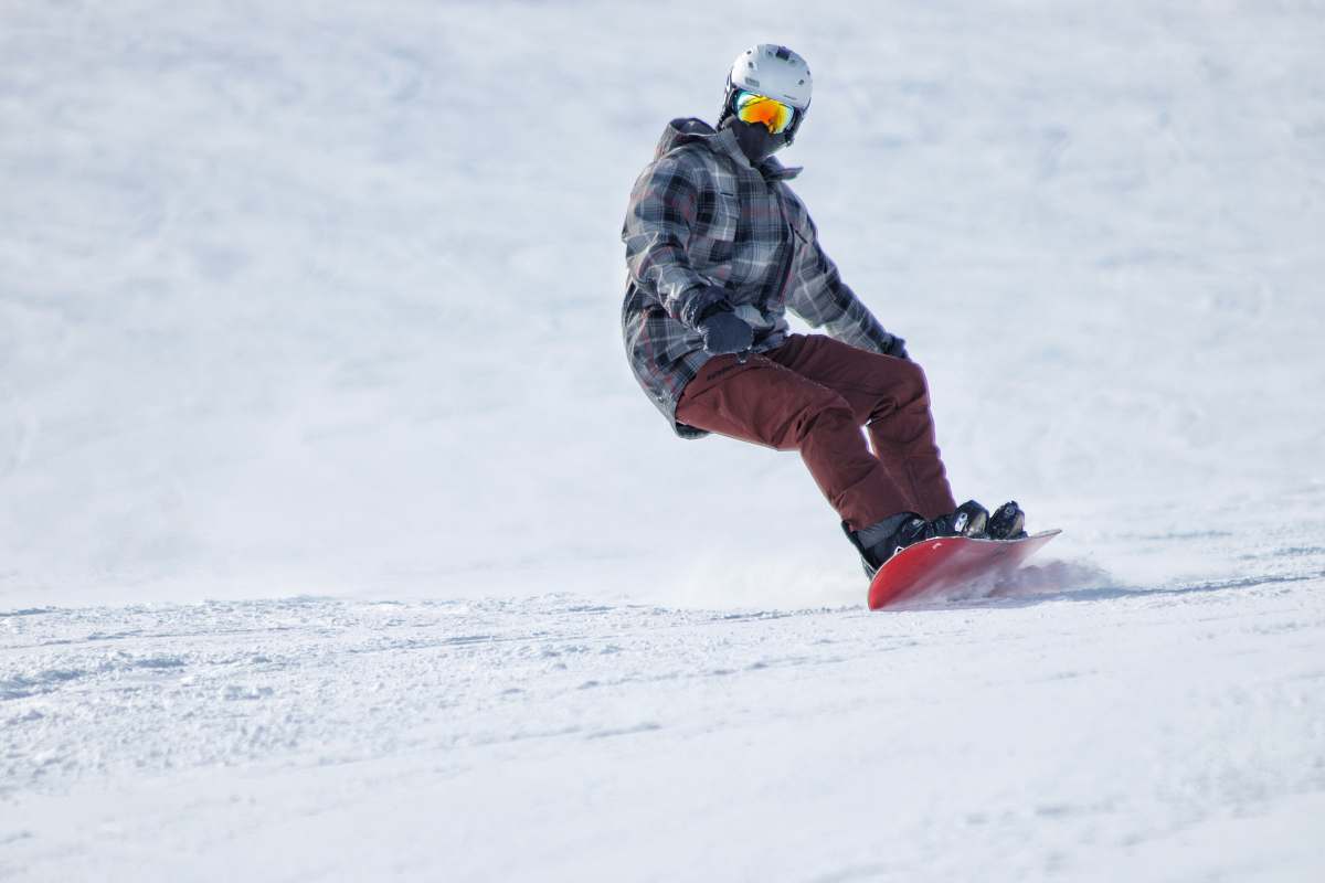 snow person snowboarding snowboarding