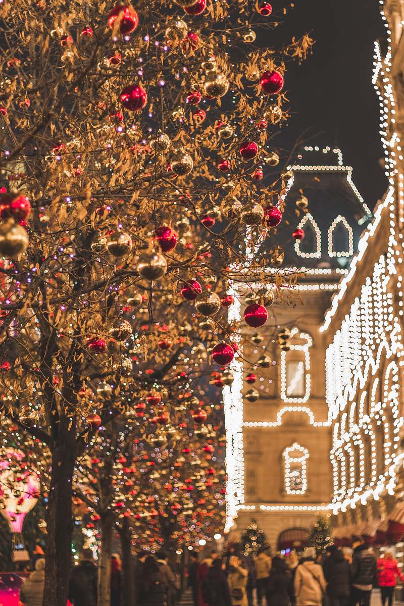 paper closeup photo of tree with baubles moscow