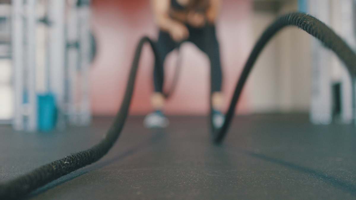 gym person holding black exercise rope scottsdale