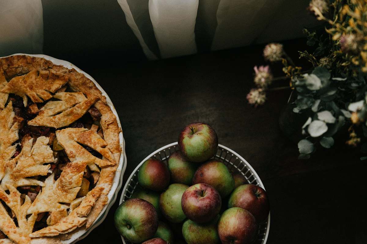 dessert apples on white ceramic bowl pie
